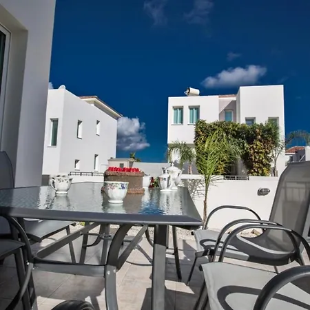 Beautiful With Private Pool, 1223 Βίλα Παραλίμνι