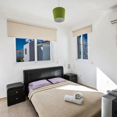 Beautiful With Private Pool, 1223 * Παραλίμνι