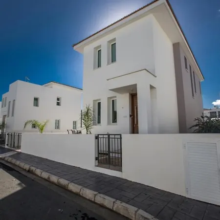 Beautiful With Private Pool, 1223 * Παραλίμνι