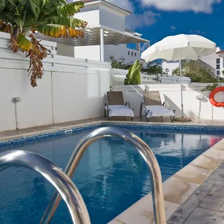 Beautiful With Private Pool, 1223