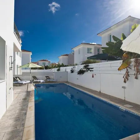 Beautiful With Private Pool, 1223 * パラリムニ