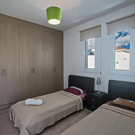 Beautiful With Private Pool, 1223 パラリムニ