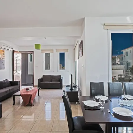 Beautiful With Private Pool, 1223 パラリムニ
